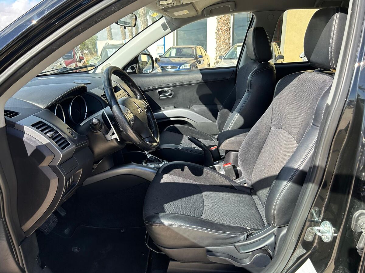 MITSUBISHI OUTLANDER 2.2 TDI AUTO 4X4 SPANISH LHD IN SPAIN 165000 MILES 7 SEATS 2010